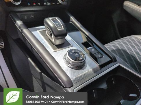 Used 2023 Mitsubishi Outlander SEL AWD/4WD image 18
