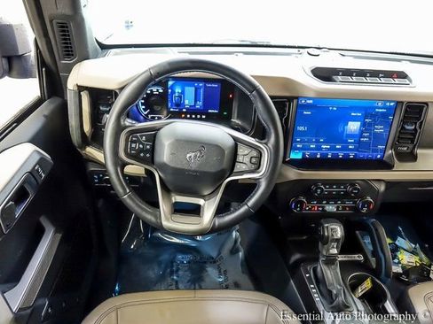 Used 2022 Ford Bronco Wildtrak image 2