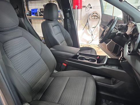 Used 2025 Chevrolet Equinox LT w/ Safety and Technology Package AWD/4WD image 10