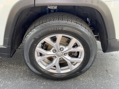 Used 2022 Jeep Grand Cherokee L Limited AWD/4WD image 7