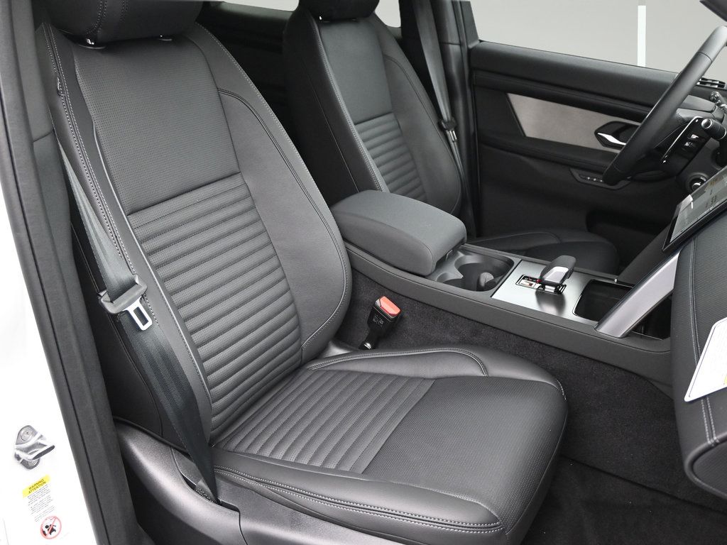 Used 2025 Land Rover Discovery Sport Dynamic SE AWD/4WD image 10