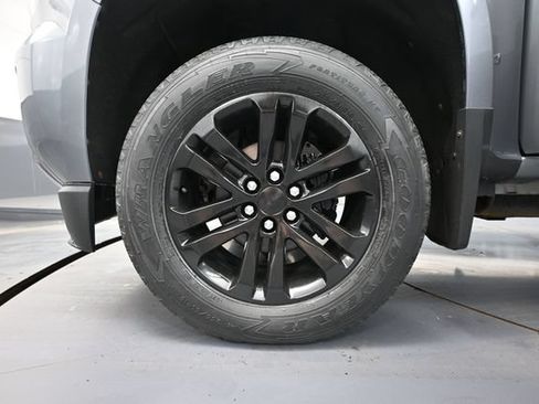 Used 2018 GMC Canyon SLT w/ Driver Alert Package AWD/4WD image 17