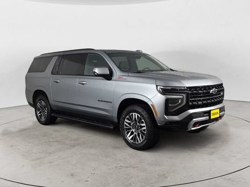 Used 2025 Chevrolet Suburban Z71 AWD/4WD image 7
