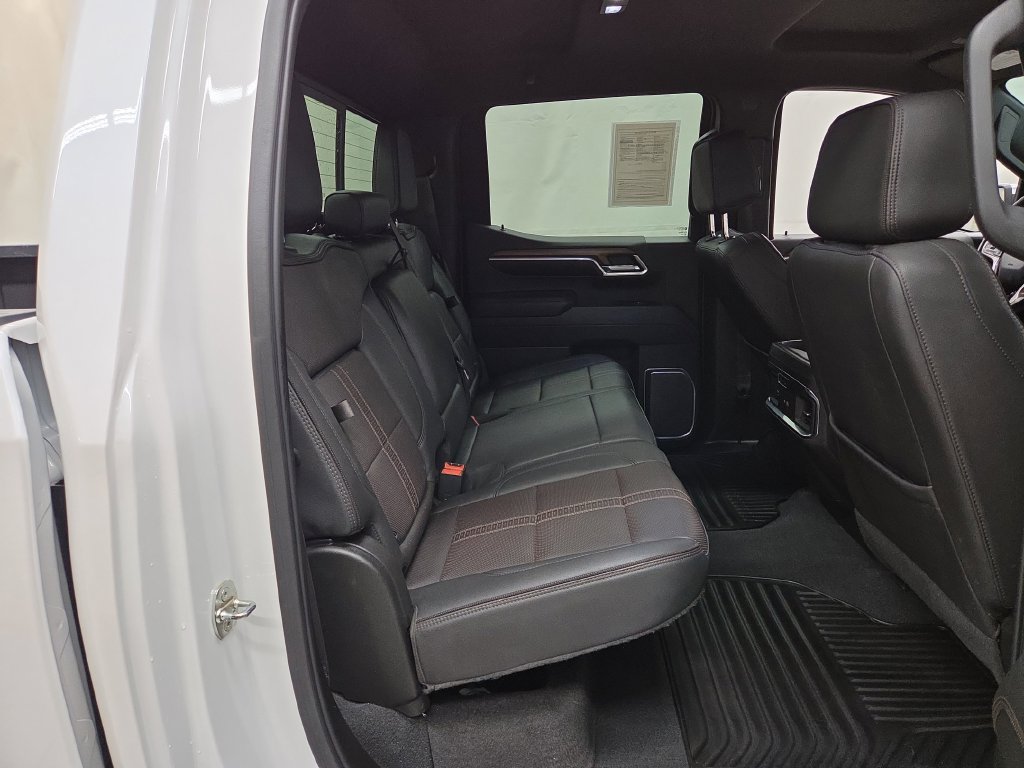 Used 2022 Chevrolet Silverado 1500 High Country w/ Technology Package AWD/4WD image 11