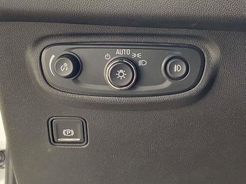 Used 2023 GMC Terrain SLT image 21