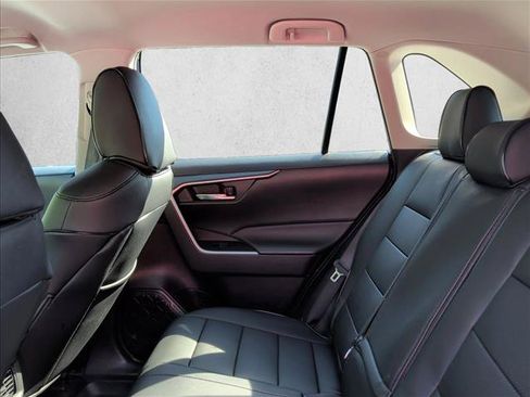 Used 2022 Toyota RAV4 XLE AWD/4WD image 17