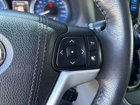 Used 2017 Toyota Sienna XLE Premium FWD image 18