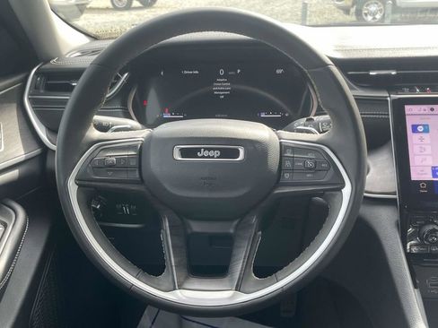 Used 2023 Jeep Grand Cherokee L Limited image 23