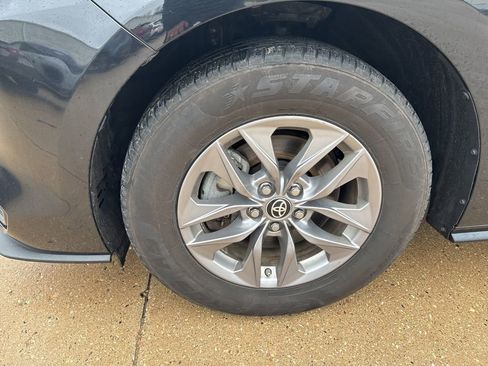 Used 2024 Toyota Sienna LE image 10