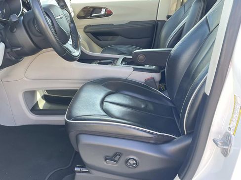 Used 2022 Chrysler Pacifica Limited image 19