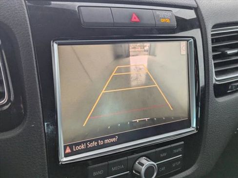 Used 2014 Volkswagen Touareg TDI image 15