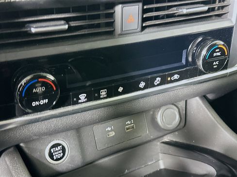 Used 2023 Nissan Rogue SV FWD image 23