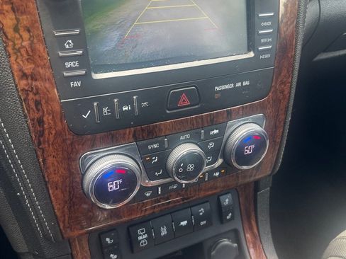 Used 2014 Chevrolet Traverse LT FWD image 12