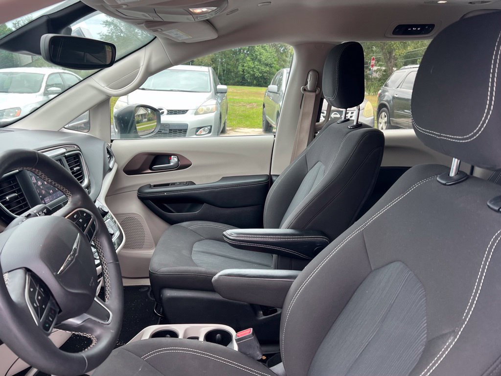 Used 2024 Chrysler Voyager LX FWD image 8