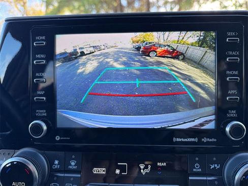 Used 2022 Toyota Highlander XLE image 25