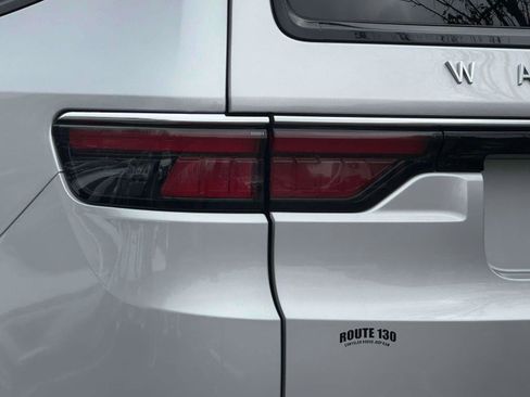 Used 2024 Jeep Wagoneer Series II w/ Flexible Seating Group image 7