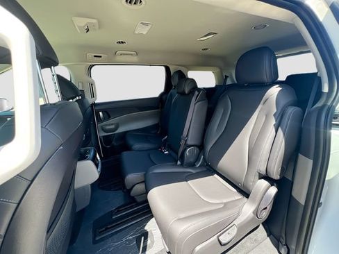 New 2026 Kia Carnival EX FWD image 24