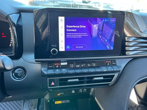 Used 2025 Toyota Camry LE w/ Convenience Package image 17