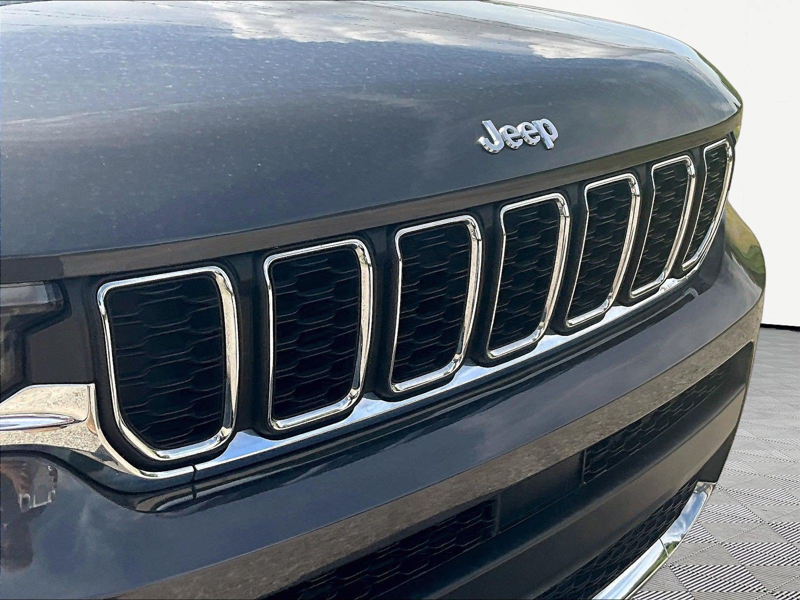 Used 2024 Jeep Grand Cherokee L Laredo AWD/4WD image 33
