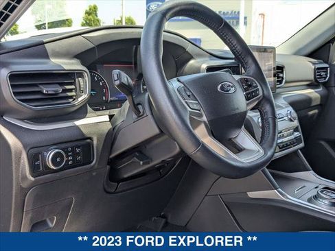 Used 2023 Ford Explorer XLT w/ Equipment Group 202A RWD image 11