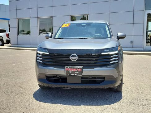 Used 2025 Nissan Kicks SV FWD image 3