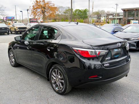 Used 2019 Toyota Yaris LE image 9