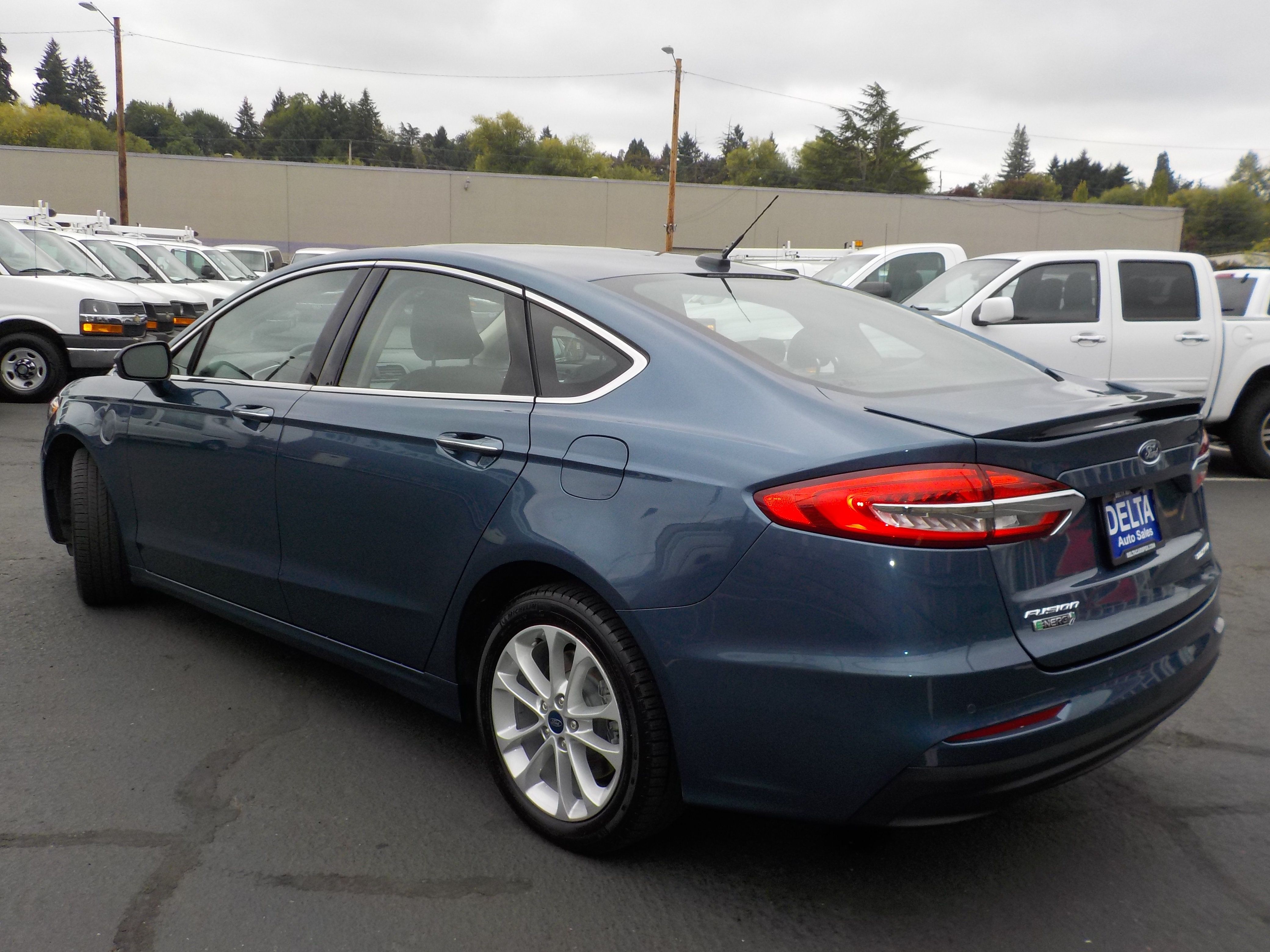 Used 2019 Ford Fusion Energi Titanium FWD image 5