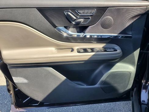 Certified 2023 Lincoln Corsair AWD w/ Equipment Group 101A image 8