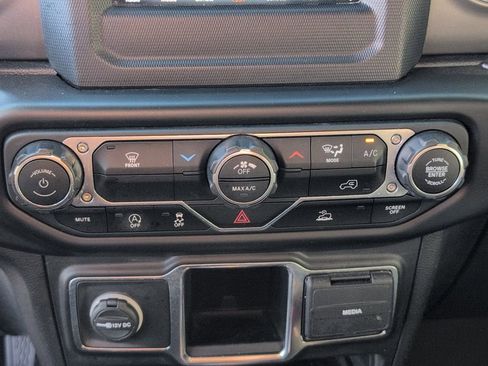 Used 2022 Jeep Wrangler Sport image 18