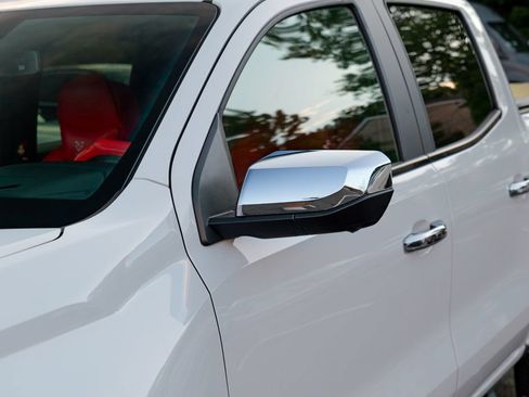 Used 2024 GMC Canyon Denali AWD/4WD image 12