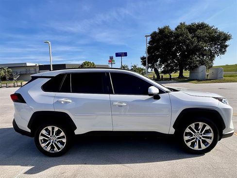 Used 2021 Toyota RAV4 XLE Premium FWD image 2
