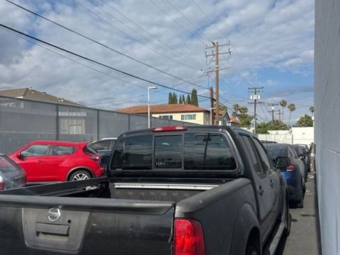 Used 2017 Nissan Frontier SV w/ SV Value Truck Package RWD image 5