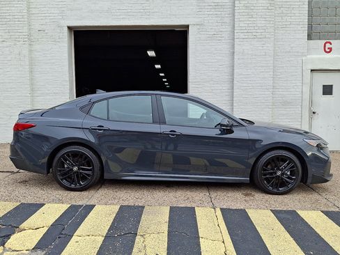 Used 2025 Toyota Camry SE w/ Convenience Package image 7