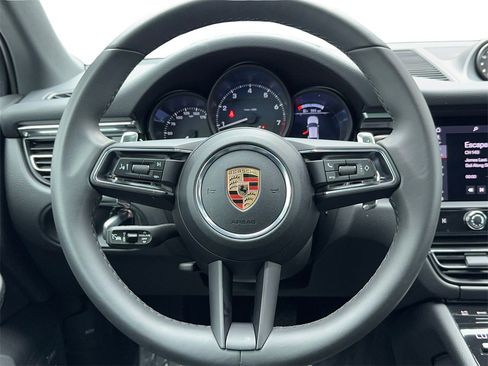 Used 2025 Porsche Macan w/ Premium Package Plus image 18
