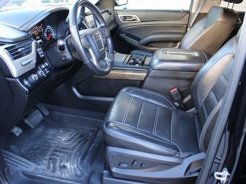 Used 2019 GMC Yukon Denali w/ Denali Ultimate Package image 17