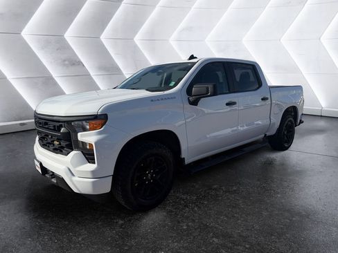 Used 2023 Chevrolet Silverado 1500 Custom image 3