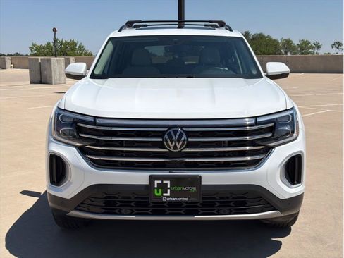 Used 2024 Volkswagen Atlas SE AWD/4WD image 2