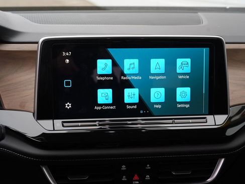 Used 2025 Volkswagen Atlas SE image 24