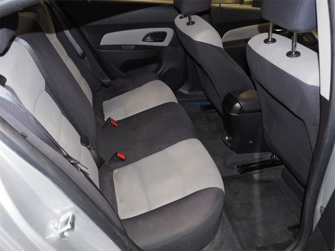 Used 2015 Chevrolet Cruze LS image 11