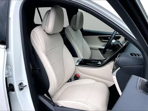 Used 2026 Mercedes-Benz GLC 300 4MATIC image 32