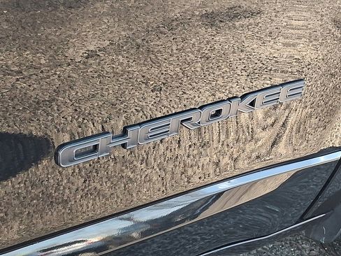 Used 2020 Jeep Cherokee High Altitude image 15