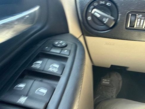 Used 2013 Chrysler Town & Country Touring-L w/ Driver Convenience Group FWD image 29