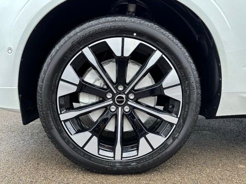 New 2026 Volvo XC60 B5 Plus w/ Climate Package image 9