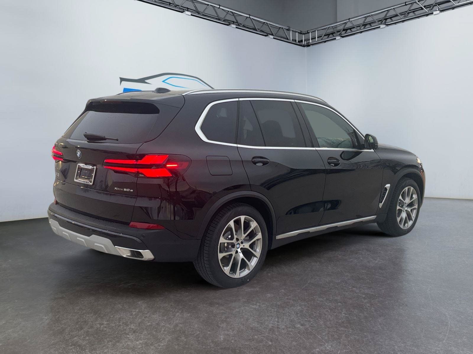 Used 2026 BMW X5 xDrive50e w/ Climate Comfort Package AWD/4WD image 3