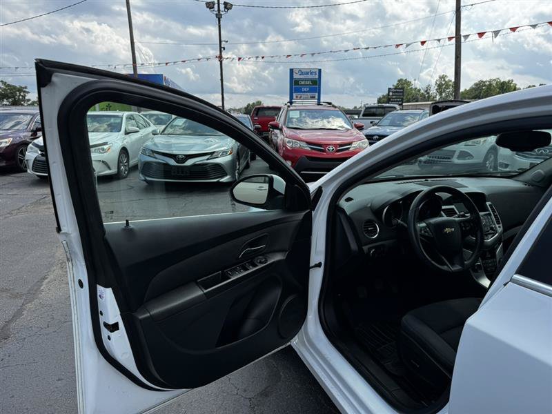Used 2015 Chevrolet Cruze LT FWD image 21