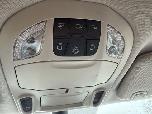 Used 2024 Chrysler Pacifica Limited image 18