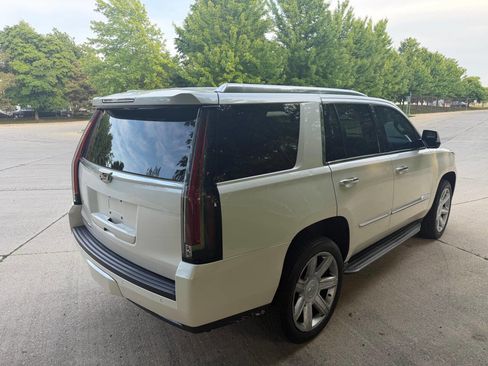 Used 2015 Cadillac Escalade Luxury AWD/4WD image 5