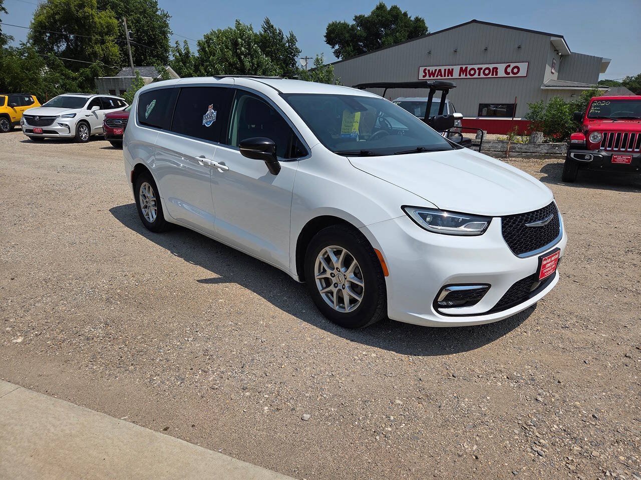 Used 2024 Chrysler Pacifica Touring-L FWD image 18