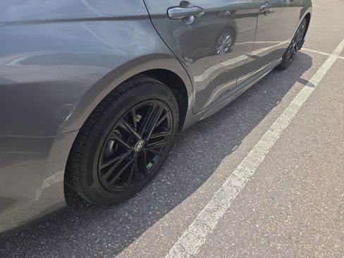 Used 2025 Toyota Camry SE image 11