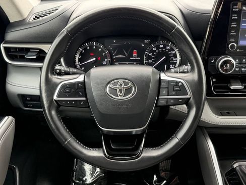 Used 2021 Toyota Highlander XLE AWD/4WD image 27
